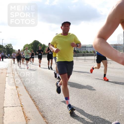 29.06.2025 - hella hamburg halbmarathon Lena Gebhardt http://msf.ph/oto/8299771 29.06.2025 09:46:59 Lombardsbrücke 16425, 14200, 1, 1053, 1344, 1396, 1411, 1577, 1889, 1959, 2243, 2563, 2836, 3005, 3790, 3935, 4477, 4944, 5048, 5152, 5193, 5660, 6032, 6305, 6683, 7080, 7466, 7622, 7628, 7831, 7867, 8312, 8323, 9376, 9519, 10477, 10771, 10927, 11055, 11304, 11370, 11661, 11898, 12204, 12447, 12899, 13148, 13199, 13493, 13494, 13729, 13771, 13961, 13972, 13991, 14069, 14310, 14385, 15902, 16243, 16811, 16957 meine-sportfotos.de