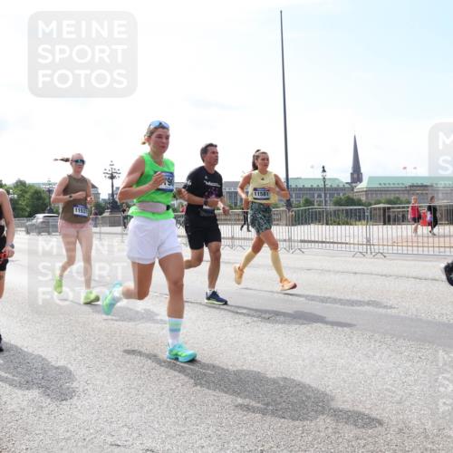29.06.2025 - hella hamburg halbmarathon Lena Gebhardt http://msf.ph/oto/8299845 29.06.2025 10:12:08 Lombardsbrücke 1062, 1328, 1790, 1850, 1992, 2661, 3363, 3746, 4227, 5176, 5379, 5605, 6822, 6871, 7474, 7571, 9191, 9253, 9405, 9428, 9705, 10042, 10409, 10428, 10685, 11507, 11509, 11525, 11537, 11581, 11917, 12473, 13171, 13177, 13542, 13958, 14060, 14196, 14313, 14384, 14863, 14868, 15137, 15945, 16379, 16976, 17080, 17638, 17774, 17866, 18261, 18395, 18429, 18655 meine-sportfotos.de