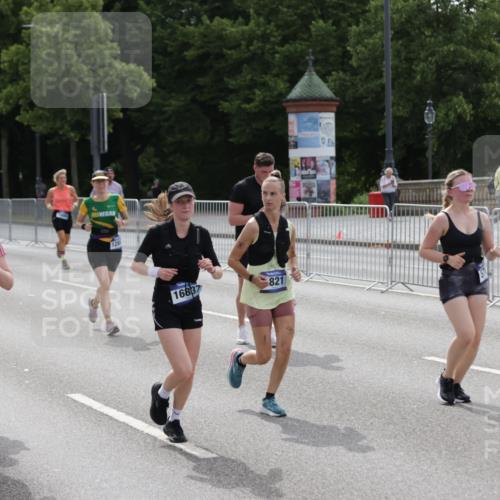29.06.2025 - hella hamburg halbmarathon Jannik Wohlers http://msf.ph/oto/8299880 29.06.2025 10:37:05 Lombardsbrücke 1276, 1337, 1819, 2016, 2486, 2640, 3633, 4097, 5146, 5171, 5186, 5560, 5790, 5940, 6821, 6955, 7085, 7124, 7235, 7544, 7777, 7823, 8811, 8843, 9524, 10476, 10506, 10798, 10919, 11183, 11801, 11888, 11980, 12123, 12472, 12762, 12824, 12935, 13077, 14130, 14282, 14657, 15084, 16032, 16303, 16582, 16680, 16706, 16831, 16837, 17305, 17307, 17355, 17965, 18710, 18903 meine-sportfotos.de