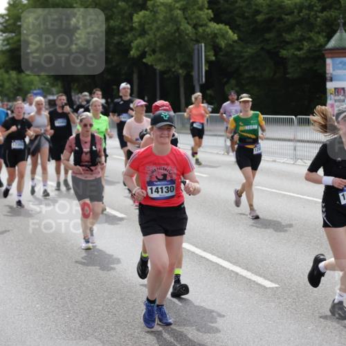 29.06.2025 - hella hamburg halbmarathon Jannik Wohlers http://msf.ph/oto/8299921 29.06.2025 10:37:06 Lombardsbrücke 1276, 1337, 1819, 2016, 2199, 2486, 2640, 3633, 4097, 5146, 5171, 5186, 5560, 5790, 5940, 6821, 6955, 7085, 7124, 7235, 7544, 7777, 7823, 8811, 8843, 9524, 10476, 10506, 10798, 10919, 11183, 11801, 11888, 12123, 12472, 12762, 12824, 12935, 13077, 14130, 14282, 14657, 15084, 16032, 16303, 16582, 16680, 16706, 16831, 16837, 17305, 17307, 17355, 17965, 18710, 18903 meine-sportfotos.de