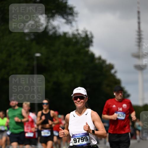 29.06.2025 - hella hamburg halbmarathon Dr. Thomas Lammeyer http://msf.ph/oto/8299937 29.06.2025 10:37:53 Kennedybrücke 1189, 1275, 1896, 2526, 2776, 3264, 3340, 3345, 3812, 3848, 4361, 4433, 4449, 4807, 4824, 4826, 5075, 5141, 5557, 5561, 5584, 5821, 5822, 5887, 6364, 6515, 6516, 6956, 7027, 7308, 7309, 7633, 7653, 7982, 8157, 8349, 8375, 8377, 8383, 8401, 8620, 9234, 9258, 9438, 9706, 9799, 9875, 9995, 10048, 10800, 11092, 11111, 11229, 11237, 11260 meine-sportfotos.de