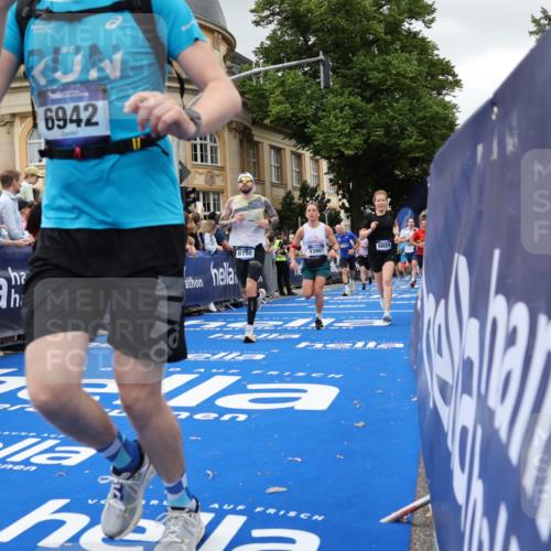 29.06.2025 - hella hamburg halbmarathon Strokosch-Dieckow http://msf.ph/oto/8299968 29.06.2025 10:53:27 Ziel 1030, 1061, 1098, 1499, 1727, 1783, 2070, 2354, 3399, 5866, 6198, 6628, 6629, 6942, 8651, 11068, 12490, 12909, 13912, 13997, 15113, 15497, 15838, 17710, 18134, 18450, 18612 meine-sportfotos.de