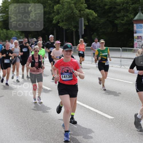 29.06.2025 - hella hamburg halbmarathon Jannik Wohlers http://msf.ph/oto/8299969 29.06.2025 10:37:06 Lombardsbrücke 1276, 1337, 1819, 2016, 2199, 2486, 2640, 3633, 4097, 5146, 5171, 5186, 5560, 5790, 5940, 6821, 6955, 7085, 7124, 7235, 7544, 7777, 7823, 8811, 8843, 9524, 10476, 10506, 10798, 10919, 11183, 11801, 11888, 12123, 12472, 12762, 12824, 12935, 13077, 14130, 14282, 14657, 15084, 16032, 16303, 16582, 16680, 16706, 16831, 16837, 17305, 17307, 17355, 17965, 18710, 18903 meine-sportfotos.de