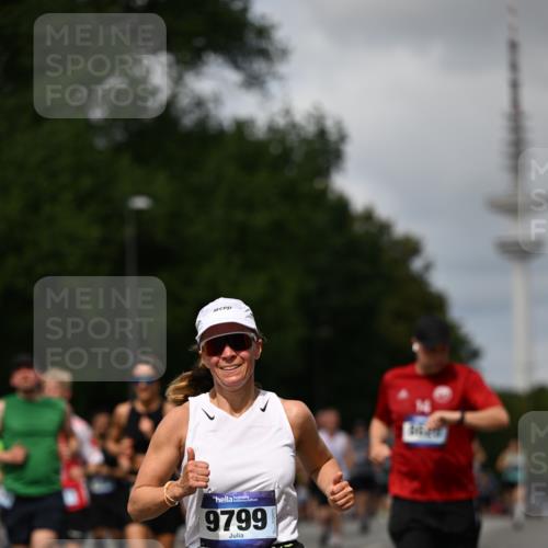 29.06.2025 - hella hamburg halbmarathon Dr. Thomas Lammeyer http://msf.ph/oto/8299986 29.06.2025 10:37:53 Kennedybrücke 1189, 1275, 1896, 2526, 2776, 3264, 3340, 3345, 3812, 3848, 4361, 4433, 4449, 4807, 4824, 4826, 5075, 5141, 5557, 5561, 5584, 5821, 5822, 5887, 6364, 6515, 6516, 6956, 7027, 7308, 7309, 7633, 7653, 7982, 8157, 8349, 8375, 8377, 8383, 8401, 8620, 9234, 9258, 9438, 9706, 9799, 9875, 9995, 10048, 10800, 11092, 11111, 11229, 11237, 11260 meine-sportfotos.de