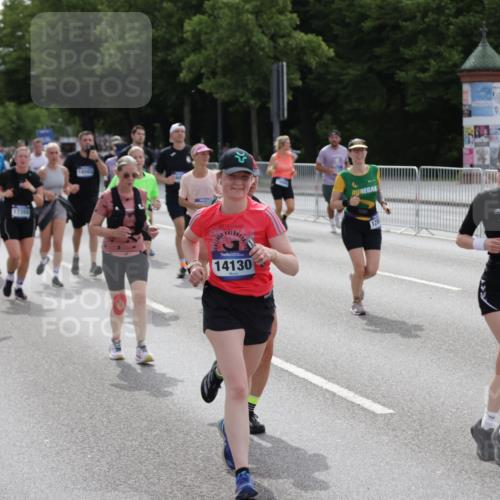 29.06.2025 - hella hamburg halbmarathon Jannik Wohlers http://msf.ph/oto/8300006 29.06.2025 10:37:06 Lombardsbrücke 1276, 1337, 1819, 2016, 2199, 2486, 2640, 3633, 4097, 5146, 5171, 5186, 5560, 5790, 5940, 6821, 6955, 7085, 7124, 7235, 7544, 7777, 7823, 8811, 8843, 9524, 10476, 10506, 10798, 10919, 11183, 11801, 11888, 12123, 12472, 12762, 12824, 12935, 13077, 14130, 14282, 14657, 15084, 16032, 16303, 16582, 16680, 16706, 16831, 16837, 17305, 17307, 17355, 17965, 18710, 18903 meine-sportfotos.de