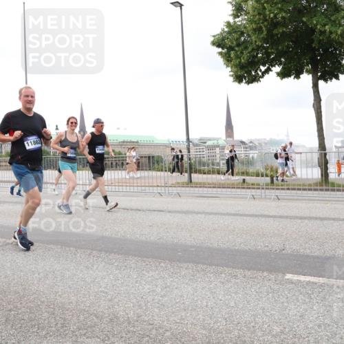 29.06.2025 - hella hamburg halbmarathon Lena Gebhardt http://msf.ph/oto/8300016 29.06.2025 10:56:21 Lombardsbrücke 863, 11862, 81, 569, 15699, 1047, 1113, 1738, 1909, 2095, 2143, 2307, 2793, 2887, 2915, 2991, 3257, 3268, 3438, 3520, 3614, 3675, 3676, 3953, 3987, 4083, 4265, 4354, 4473, 4773, 4836, 5237, 5306, 5438, 5580, 5693, 5757, 5994, 6056, 6494, 6690, 6968, 7025, 7028, 7090, 7307, 7516, 7616, 7711, 8005, 8108, 8305, 8517, 8533, 8606, 8766, 8939, 8943, 9383, 9435, 9606, 9838, 9910, 9948, 9953, 10555, 10569, 10571, 10640, 10740, 10784, 10987 meine-sportfotos.de