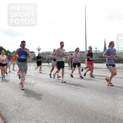 29.06.2025 - hella hamburg halbmarathon Lena Gebhardt http://msf.ph/oto/8300022 29.06.2025 10:37:01 Lombardsbrücke 9500, 4996, 1831, 16309, 615, 1022, 1118, 1253, 1339, 1488, 1490, 1597, 1948, 1952, 1954, 2031, 2072, 2104, 2272, 2480, 2552, 2588, 3127, 3165, 3714, 3873, 3895, 4084, 4097, 4347, 4618, 4733, 4762, 4996, 5224, 5538, 5560, 5640, 5786, 5789, 5940, 6156, 6172, 6359, 6584, 6804, 7202, 7707, 7773, 8007, 8257, 8258, 8315, 8499, 8758, 8811, 8936, 8937, 9054, 9055, 9295, 9500, 9694, 13265, 15077, 17156, 17807, 18152, 18488 meine-sportfotos.de