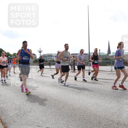 29.06.2025 - hella hamburg halbmarathon Lena Gebhardt http://msf.ph/oto/8300042 29.06.2025 10:37:01 Lombardsbrücke 9500, 11831, 16309, 1022, 1118, 1253, 1339, 1488, 1490, 1597, 1948, 1952, 1954, 2031, 2072, 2104, 2272, 2480, 2552, 2588, 3127, 3165, 3714, 3873, 3895, 4084, 4097, 4347, 4618, 4733, 4762, 4996, 5224, 5538, 5560, 5640, 5786, 5789, 5940, 6156, 6172, 6359, 6584, 6804, 7202, 7707, 7773, 8007, 8257, 8258, 8315, 8499, 8758, 8811, 8936, 8937, 9054, 9055, 9295, 9500, 9694, 13265, 15077, 17156, 17807, 18152, 18488 meine-sportfotos.de