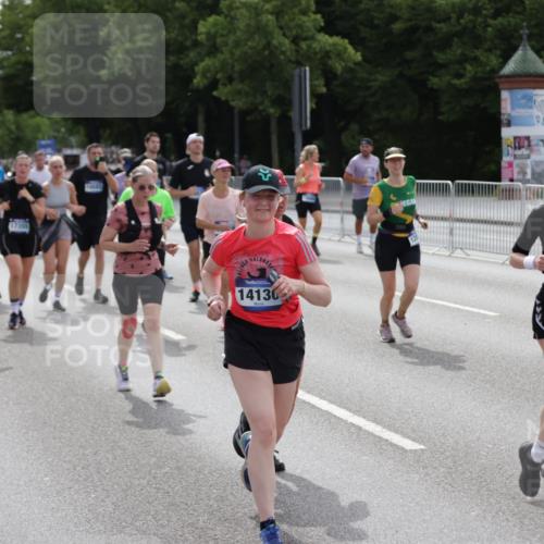 29.06.2025 - hella hamburg halbmarathon Jannik Wohlers http://msf.ph/oto/8300048 29.06.2025 10:37:06 Lombardsbrücke 1276, 1337, 1819, 2016, 2199, 2486, 2640, 3633, 4097, 5146, 5171, 5186, 5560, 5790, 5940, 6821, 6955, 7085, 7124, 7235, 7544, 7777, 7823, 8811, 8843, 9524, 10476, 10506, 10798, 10919, 11183, 11801, 11888, 12123, 12472, 12762, 12824, 12935, 13077, 14130, 14282, 14657, 15084, 16032, 16303, 16582, 16680, 16706, 16831, 16837, 17305, 17307, 17355, 17965, 18710, 18903 meine-sportfotos.de
