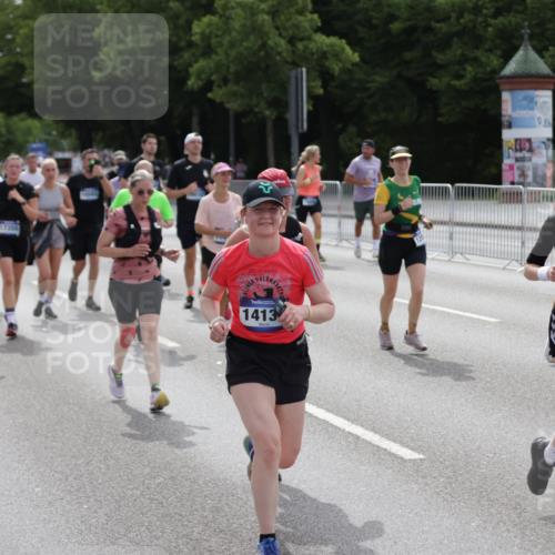 29.06.2025 - hella hamburg halbmarathon Jannik Wohlers http://msf.ph/oto/8300061 29.06.2025 10:37:06 Lombardsbrücke 1276, 1337, 1819, 2016, 2199, 2486, 2640, 3633, 4097, 5146, 5171, 5186, 5560, 5790, 5940, 6821, 6955, 7085, 7124, 7235, 7544, 7777, 7823, 8811, 8843, 9524, 10476, 10506, 10798, 10919, 11183, 11801, 11888, 12123, 12472, 12762, 12824, 12935, 13077, 14130, 14282, 14657, 15084, 16032, 16303, 16582, 16680, 16706, 16831, 16837, 17305, 17307, 17355, 17965, 18710, 18903 meine-sportfotos.de