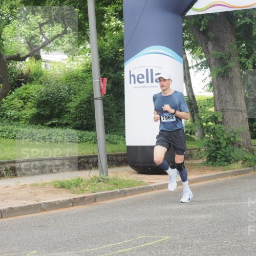 29.06.2025 - hella hamburg halbmarathon KatJ http://msf.ph/oto/8300080 29.06.2025 10:13:57 Zwischen KM18-KM19  meine-sportfotos.de