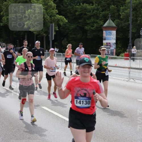 29.06.2025 - hella hamburg halbmarathon Jannik Wohlers http://msf.ph/oto/8300081 29.06.2025 10:37:07 Lombardsbrücke 1276, 1337, 1819, 2016, 2199, 2486, 2640, 3633, 5146, 5171, 5186, 5790, 5875, 6821, 6955, 7085, 7124, 7235, 7544, 7777, 7823, 8843, 9524, 10476, 10506, 10798, 10919, 11183, 11801, 11888, 12123, 12472, 12762, 12824, 12935, 13077, 14130, 14282, 14657, 15084, 16032, 16303, 16582, 16680, 16706, 16831, 16837, 17305, 17307, 17355, 17798, 17965, 18903 meine-sportfotos.de