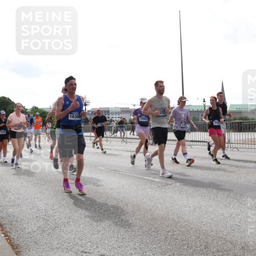 29.06.2025 - hella hamburg halbmarathon Lena Gebhardt http://msf.ph/oto/8300097 29.06.2025 10:37:01 Lombardsbrücke 16309, 15907, 9500, 831, 8945, 4996, 1022, 1118, 1253, 1339, 1488, 1490, 1597, 1948, 1952, 1954, 2031, 2072, 2104, 2272, 2480, 2552, 2588, 3127, 3165, 3714, 3873, 3895, 4084, 4097, 4347, 4618, 4733, 4762, 4996, 5224, 5538, 5560, 5640, 5786, 5789, 5940, 6156, 6172, 6359, 6584, 6804, 7202, 7707, 7773, 8007, 8257, 8258, 8315, 8499, 8758, 8811, 8936, 8937, 9054, 9055, 9295, 9500, 9694, 13265, 15077, 17156, 17807, 18152, 18488 meine-sportfotos.de