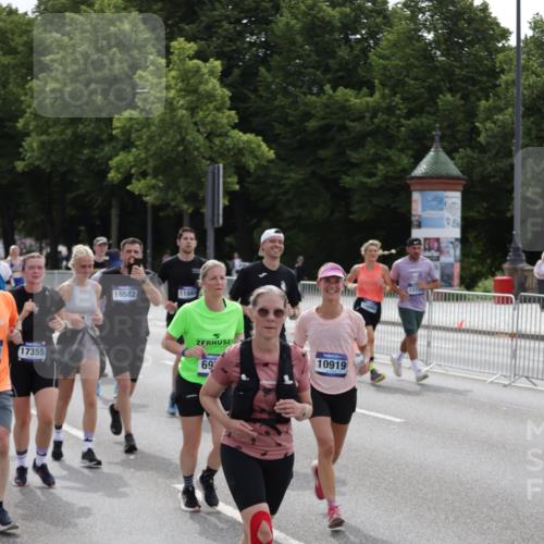29.06.2025 - hella hamburg halbmarathon Jannik Wohlers http://msf.ph/oto/8300112 29.06.2025 10:37:08 Lombardsbrücke 1337, 1819, 2016, 2199, 2486, 2640, 3633, 5171, 5186, 5790, 5875, 6243, 6821, 6955, 7085, 7124, 7235, 7544, 7777, 7823, 8843, 9524, 10476, 10506, 10798, 10919, 11183, 11801, 11888, 12123, 12254, 12472, 12762, 12824, 12935, 13077, 14130, 14282, 14657, 15084, 16032, 16303, 16582, 16680, 16706, 16837, 17305, 17307, 17355, 17798, 17965, 18903 meine-sportfotos.de
