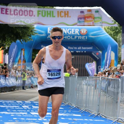 29.06.2025 - hella hamburg halbmarathon Strokosch-Dieckow http://msf.ph/oto/8300120 29.06.2025 10:16:59 Ziel 4116, 16529 meine-sportfotos.de