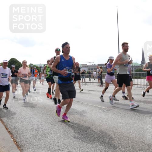 29.06.2025 - hella hamburg halbmarathon Lena Gebhardt http://msf.ph/oto/8300140 29.06.2025 10:37:01 Lombardsbrücke 6309, 5901, 894, 17504, 9500, 831, 14779, 4996, 1022, 1118, 1253, 1339, 1488, 1490, 1597, 1948, 1952, 1954, 2031, 2072, 2104, 2272, 2480, 2552, 2588, 3127, 3165, 3714, 3873, 3895, 4084, 4097, 4347, 4618, 4733, 4762, 4996, 5224, 5538, 5560, 5640, 5786, 5789, 5940, 6156, 6172, 6359, 6584, 6804, 7202, 7707, 7773, 8007, 8257, 8258, 8315, 8499, 8758, 8811, 8936, 8937, 9054, 9055, 9295, 9500, 9694, 13265, 15077, 17156, 17807, 18152, 18488 meine-sportfotos.de