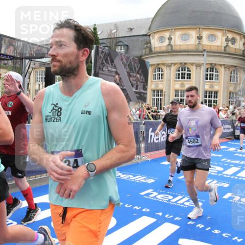 29.06.2025 - hella hamburg halbmarathon Michael Strokosch http://msf.ph/oto/8300148 29.06.2025 10:57:38 Ziel 1239, 2236, 2606, 2652, 4502, 5015, 5134, 5457, 5458, 5728, 13245, 14571, 14951, 15220, 17769, 17814 meine-sportfotos.de
