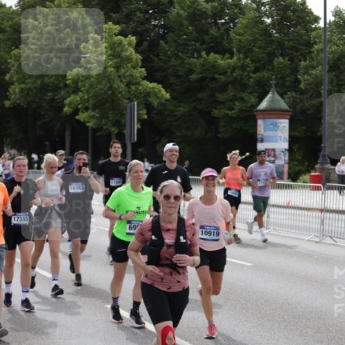 29.06.2025 - hella hamburg halbmarathon Jannik Wohlers http://msf.ph/oto/8300149 29.06.2025 10:37:08 Lombardsbrücke 1337, 1819, 2016, 2199, 2486, 2640, 3633, 5171, 5186, 5790, 5875, 6243, 6821, 6955, 7085, 7124, 7235, 7544, 7777, 7823, 8843, 9524, 10476, 10506, 10798, 10919, 11183, 11801, 11888, 12123, 12254, 12472, 12762, 12824, 12935, 13077, 14130, 14282, 14657, 15084, 16032, 16303, 16582, 16680, 16706, 16837, 17305, 17307, 17355, 17798, 17965, 18903 meine-sportfotos.de