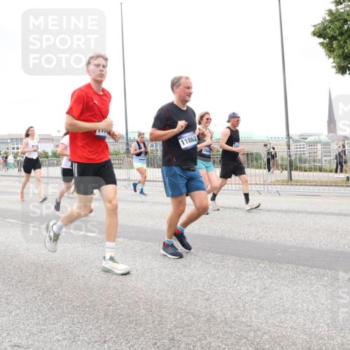 29.06.2025 - hella hamburg halbmarathon Lena Gebhardt http://msf.ph/oto/8300190 29.06.2025 10:56:22 Lombardsbrücke 1162, 702, 11862, 1047, 1113, 1738, 1909, 2095, 2143, 2307, 2793, 2887, 2915, 2991, 3257, 3268, 3438, 3520, 3614, 3675, 3676, 3953, 3987, 4083, 4265, 4354, 4473, 4773, 4836, 5237, 5306, 5438, 5580, 5693, 5757, 5994, 6494, 6690, 6968, 7025, 7028, 7090, 7307, 7516, 7616, 7711, 8005, 8108, 8305, 8517, 8533, 8606, 8766, 8939, 8943, 9383, 9435, 9606, 9838, 9910, 9948, 9953, 10555, 10569, 10571, 10640, 10740, 10784, 10987 meine-sportfotos.de