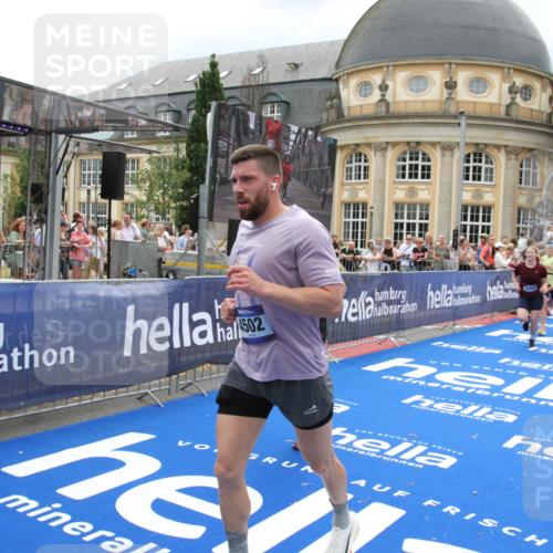29.06.2025 - hella hamburg halbmarathon Michael Strokosch http://msf.ph/oto/8300192 29.06.2025 10:57:39 Ziel 1239, 2236, 2606, 2652, 4502, 5015, 5134, 5457, 5458, 5728, 13245, 14571, 14951, 15217, 15220, 17769, 17814, 18388 meine-sportfotos.de