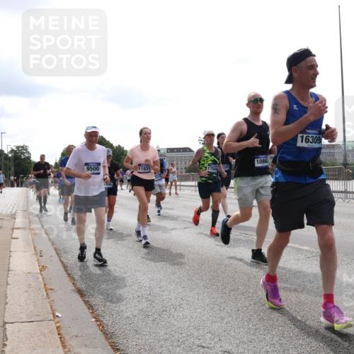 29.06.2025 - hella hamburg halbmarathon Lena Gebhardt http://msf.ph/oto/8300233 29.06.2025 10:37:02 Lombardsbrücke 9500, 4996, 11831, 10862, 17504, 304, 16309, 1590, 1022, 1118, 1253, 1276, 1339, 1488, 1490, 1597, 1948, 1952, 1954, 2031, 2072, 2104, 2272, 2480, 2552, 2588, 3127, 3165, 3714, 3873, 3895, 4084, 4097, 4347, 4618, 4733, 4762, 4996, 5146, 5224, 5538, 5560, 5640, 5786, 5789, 5940, 6156, 6172, 6359, 6584, 6804, 7202, 7707, 7773, 8007, 8257, 8258, 8315, 8499, 8758, 8811, 8936, 8937, 9054, 9055, 9295, 9500, 9694, 13265, 15077, 17156, 17807, 18152, 18488 meine-sportfotos.de