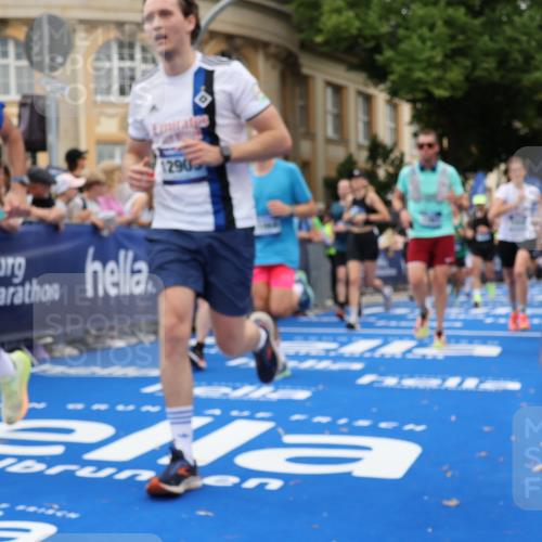 29.06.2025 - hella hamburg halbmarathon Strokosch-Dieckow http://msf.ph/oto/8300237 29.06.2025 10:53:31 Ziel 1030, 1061, 1098, 1499, 1502, 1783, 2070, 2630, 3399, 3819, 5866, 6198, 6628, 6629, 6762, 10549, 11068, 12632, 12909, 13865, 13912, 13997, 15061, 15113, 15497, 15856, 17710, 18450, 18612, 18666, 18715 meine-sportfotos.de