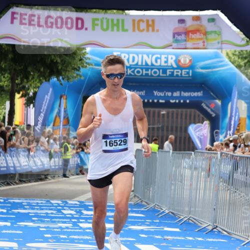 29.06.2025 - hella hamburg halbmarathon Strokosch-Dieckow http://msf.ph/oto/8300258 29.06.2025 10:16:59 Ziel 4116, 16529 meine-sportfotos.de
