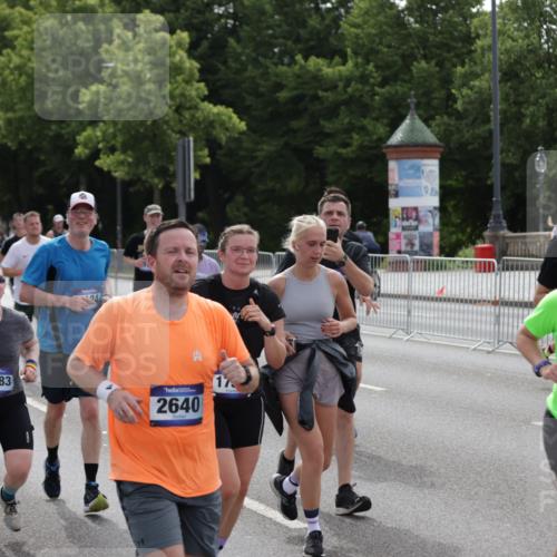 29.06.2025 - hella hamburg halbmarathon Jannik Wohlers http://msf.ph/oto/8300282 29.06.2025 10:37:10 Lombardsbrücke 1337, 2199, 2486, 2640, 2853, 3230, 3633, 5171, 5186, 5790, 5875, 6243, 6821, 6955, 7085, 7124, 7350, 7544, 7777, 8843, 9524, 10476, 10506, 10798, 10919, 11183, 11801, 11888, 12123, 12242, 12254, 12472, 12762, 12824, 12935, 14130, 14282, 14657, 16032, 16303, 16582, 16680, 16706, 16837, 17305, 17307, 17355, 17793, 17798, 17965, 18903 meine-sportfotos.de