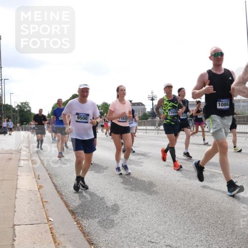29.06.2025 - hella hamburg halbmarathon Lena Gebhardt http://msf.ph/oto/8300288 29.06.2025 10:37:02 Lombardsbrücke 9500, 17504, 1831, 16304, 1086, 6309, 1022, 1118, 1253, 1276, 1339, 1488, 1490, 1597, 1948, 1952, 1954, 2031, 2072, 2104, 2272, 2480, 2552, 2588, 3127, 3165, 3714, 3873, 3895, 4084, 4097, 4347, 4618, 4733, 4762, 4996, 5146, 5224, 5538, 5560, 5640, 5786, 5789, 5940, 6156, 6172, 6359, 6584, 6804, 7202, 7707, 7773, 8007, 8257, 8258, 8315, 8499, 8758, 8811, 8936, 8937, 9054, 9055, 9295, 9500, 9694, 13265, 15077, 17156, 17807, 18152, 18488 meine-sportfotos.de