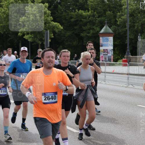 29.06.2025 - hella hamburg halbmarathon Jannik Wohlers http://msf.ph/oto/8300297 29.06.2025 10:37:10 Lombardsbrücke 1337, 2199, 2486, 2640, 2853, 3230, 3633, 5171, 5186, 5790, 5875, 6243, 6821, 6955, 7085, 7124, 7350, 7544, 7777, 8843, 9524, 10476, 10506, 10798, 10919, 11183, 11801, 11888, 12123, 12242, 12254, 12472, 12762, 12824, 12935, 14130, 14282, 14657, 16032, 16303, 16582, 16680, 16706, 16837, 17305, 17307, 17355, 17793, 17798, 17965, 18903 meine-sportfotos.de