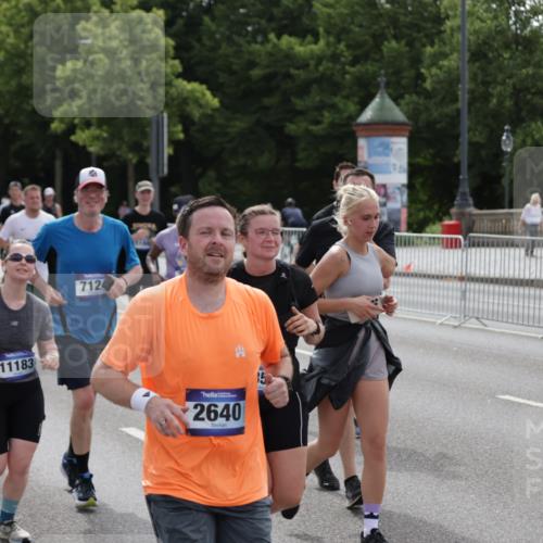 29.06.2025 - hella hamburg halbmarathon Jannik Wohlers http://msf.ph/oto/8300305 29.06.2025 10:37:10 Lombardsbrücke 1337, 2199, 2486, 2640, 2853, 3230, 3633, 5171, 5186, 5790, 5875, 6243, 6821, 6955, 7085, 7124, 7350, 7544, 7777, 8843, 9524, 10476, 10506, 10798, 10919, 11183, 11801, 11888, 12123, 12242, 12254, 12472, 12762, 12824, 12935, 14130, 14282, 14657, 16032, 16303, 16582, 16680, 16706, 16837, 17305, 17307, 17355, 17793, 17798, 17965, 18903 meine-sportfotos.de