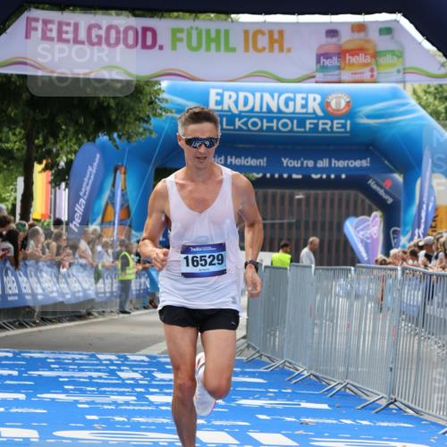 29.06.2025 - hella hamburg halbmarathon Strokosch-Dieckow http://msf.ph/oto/8300316 29.06.2025 10:16:58 Ziel 4116, 16529 meine-sportfotos.de