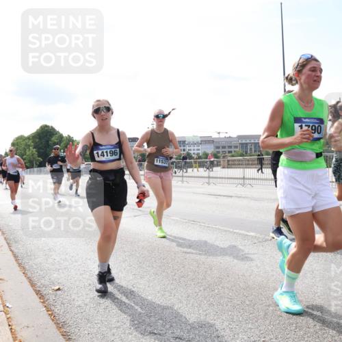 29.06.2025 - hella hamburg halbmarathon Lena Gebhardt http://msf.ph/oto/8300323 29.06.2025 10:12:09 Lombardsbrücke 1062, 1328, 1790, 1850, 1992, 2661, 3363, 3746, 4227, 4499, 5176, 5379, 5605, 6822, 6871, 6966, 7474, 7571, 9191, 9253, 9405, 9428, 9705, 10042, 10409, 10428, 10685, 11507, 11509, 11525, 11537, 11581, 11917, 12473, 13171, 13177, 13542, 13958, 14060, 14196, 14313, 14384, 14863, 14868, 15137, 15945, 16379, 16976, 17638, 17774, 18261, 18395, 18429, 18655 meine-sportfotos.de