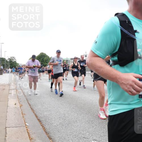 29.06.2025 - hella hamburg halbmarathon Lena Gebhardt http://msf.ph/oto/8300351 29.06.2025 10:46:53 Lombardsbrücke 1073, 1185, 1286, 1363, 1371, 1375, 1593, 1607, 1608, 1720, 1837, 1961, 1999, 2162, 2211, 2320, 2327, 2537, 2555, 2556, 2665, 2697, 2981, 3277, 3406, 3407, 3469, 3734, 3823, 4202, 4239, 4296, 4342, 4355, 4448, 4483, 4604, 5111, 5114, 5700, 5796, 5953, 6124, 6161, 6485, 6496, 6740, 7073, 7303, 7412, 7767, 7827, 8477, 8486, 8551, 8553, 8684, 8706, 8967, 9691, 10230, 13969, 14261, 15852, 16882, 16987 meine-sportfotos.de