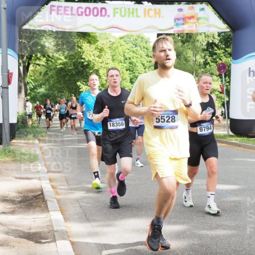 29.06.2025 - hella hamburg halbmarathon MichiJ http://msf.ph/oto/8300355 29.06.2025 10:34:38 Zwischen KM18-KM19 4497, 5528, 7335, 9794, 11077, 12171, 12269, 12706, 12724, 12891, 13303, 14062, 14541, 15825, 17008, 17353, 17865, 18356, 19127 meine-sportfotos.de