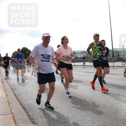 29.06.2025 - hella hamburg halbmarathon Lena Gebhardt http://msf.ph/oto/8300377 29.06.2025 10:37:03 Lombardsbrücke 18918, 18918, 9500, 331, 17504, 6304, 1022, 1118, 1253, 1276, 1339, 1488, 1490, 1597, 1819, 1948, 1952, 1954, 2016, 2031, 2072, 2104, 2272, 2480, 2552, 2588, 3127, 3165, 3714, 3873, 3895, 4084, 4097, 4347, 4618, 4733, 4762, 4996, 5146, 5224, 5538, 5560, 5640, 5786, 5789, 5940, 6156, 6172, 6359, 6584, 6804, 7202, 7707, 7773, 8007, 8257, 8258, 8315, 8499, 8758, 8811, 8936, 8937, 9054, 9055, 9295, 9500, 9694, 13265, 15077, 17156, 18152, 18488 meine-sportfotos.de