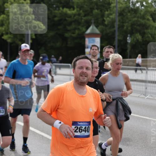 29.06.2025 - hella hamburg halbmarathon Jannik Wohlers http://msf.ph/oto/8300403 29.06.2025 10:37:10 Lombardsbrücke 1337, 2199, 2486, 2640, 2853, 3230, 3633, 5171, 5186, 5790, 5875, 6243, 6821, 6955, 7085, 7124, 7350, 7544, 7777, 8843, 9524, 10476, 10506, 10798, 10919, 11183, 11801, 11888, 12123, 12242, 12254, 12472, 12762, 12824, 12935, 14130, 14282, 14657, 16032, 16303, 16582, 16680, 16706, 16837, 17305, 17307, 17355, 17793, 17798, 17965, 18903 meine-sportfotos.de
