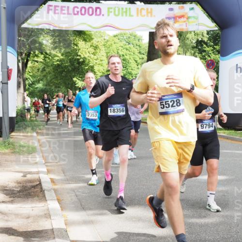 29.06.2025 - hella hamburg halbmarathon MichiJ http://msf.ph/oto/8300404 29.06.2025 10:34:38 Zwischen KM18-KM19 4497, 5528, 7335, 9794, 11077, 12171, 12269, 12706, 12724, 12891, 13303, 14062, 14541, 15825, 17008, 17353, 17865, 18356, 19127 meine-sportfotos.de