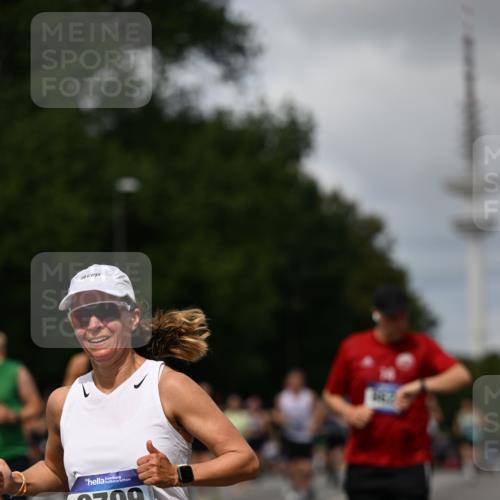 29.06.2025 - hella hamburg halbmarathon Dr. Thomas Lammeyer http://msf.ph/oto/8300418 29.06.2025 10:37:54 Kennedybrücke 1189, 1275, 1896, 2526, 2776, 3264, 3340, 3345, 3812, 3848, 4361, 4433, 4449, 4807, 4824, 4826, 5075, 5141, 5557, 5561, 5584, 5821, 5822, 5887, 6364, 6515, 6516, 6956, 7027, 7308, 7309, 7565, 7633, 7653, 7982, 8157, 8349, 8375, 8377, 8383, 8401, 8620, 9234, 9258, 9438, 9706, 9799, 9875, 9995, 10048, 10800, 11092, 11111, 11229, 11237, 11260 meine-sportfotos.de