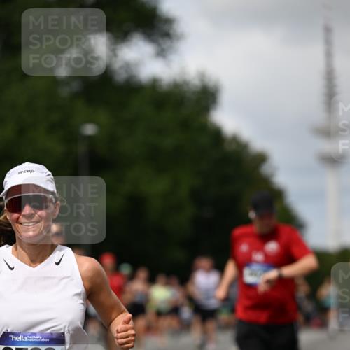 29.06.2025 - hella hamburg halbmarathon Dr. Thomas Lammeyer http://msf.ph/oto/8300436 29.06.2025 10:37:54 Kennedybrücke 1189, 1275, 1896, 2526, 2776, 3264, 3340, 3345, 3812, 3848, 4361, 4433, 4449, 4807, 4824, 4826, 5075, 5141, 5557, 5561, 5584, 5821, 5822, 5887, 6364, 6515, 6516, 6956, 7027, 7308, 7309, 7565, 7633, 7653, 7982, 8157, 8349, 8375, 8377, 8383, 8401, 8620, 9234, 9258, 9438, 9706, 9799, 9875, 9995, 10048, 10800, 11092, 11111, 11229, 11237, 11260 meine-sportfotos.de