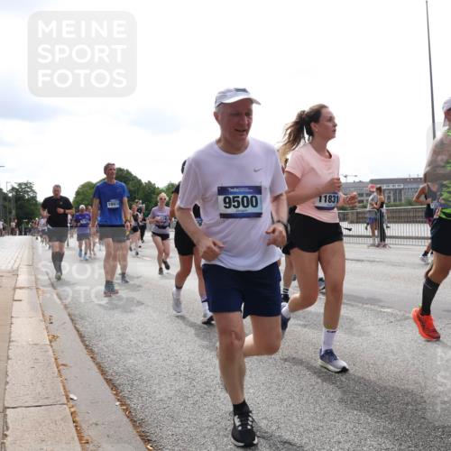 29.06.2025 - hella hamburg halbmarathon Lena Gebhardt http://msf.ph/oto/8300439 29.06.2025 10:37:03 Lombardsbrücke 18918, 9500, 11831, 17504, 1022, 1118, 1253, 1276, 1339, 1488, 1490, 1597, 1819, 1948, 1952, 1954, 2016, 2031, 2072, 2104, 2272, 2480, 2552, 2588, 3127, 3165, 3714, 3873, 3895, 4084, 4097, 4347, 4618, 4733, 4762, 4996, 5146, 5224, 5538, 5560, 5640, 5786, 5789, 5940, 6156, 6172, 6359, 6584, 6804, 7202, 7707, 7773, 8007, 8257, 8258, 8315, 8499, 8758, 8811, 8936, 8937, 9054, 9055, 9295, 9500, 9694, 13265, 15077, 17156, 18152, 18488 meine-sportfotos.de