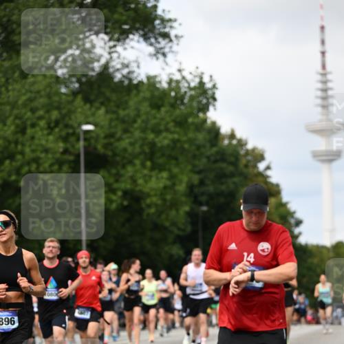 29.06.2025 - hella hamburg halbmarathon Dr. Thomas Lammeyer http://msf.ph/oto/8300449 29.06.2025 10:37:54 Kennedybrücke 1189, 1275, 1896, 2526, 2776, 3264, 3340, 3345, 3812, 3848, 4361, 4433, 4449, 4807, 4824, 4826, 5075, 5141, 5557, 5561, 5584, 5821, 5822, 5887, 6364, 6515, 6516, 6956, 7027, 7308, 7309, 7565, 7633, 7653, 7982, 8157, 8349, 8375, 8377, 8383, 8401, 8620, 9234, 9258, 9438, 9706, 9799, 9875, 9995, 10048, 10800, 11092, 11111, 11229, 11237, 11260 meine-sportfotos.de