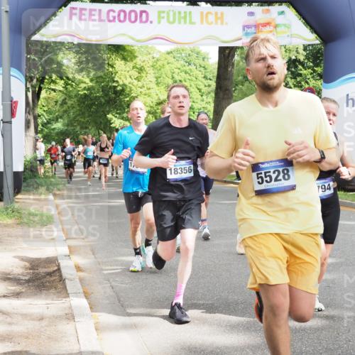 29.06.2025 - hella hamburg halbmarathon MichiJ http://msf.ph/oto/8300455 29.06.2025 10:34:38 Zwischen KM18-KM19 4497, 5528, 7335, 9794, 11077, 12171, 12269, 12706, 12724, 12891, 13303, 14062, 14541, 15825, 17008, 17353, 17865, 18356, 19127 meine-sportfotos.de