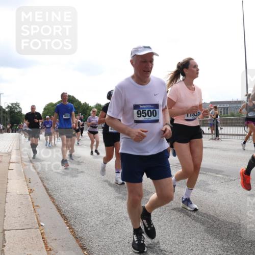 29.06.2025 - hella hamburg halbmarathon Lena Gebhardt http://msf.ph/oto/8300467 29.06.2025 10:37:03 Lombardsbrücke 18918, 9500, 1031, 12532, 17504, 1022, 1118, 1253, 1276, 1339, 1488, 1490, 1597, 1819, 1948, 1952, 1954, 2016, 2031, 2072, 2104, 2272, 2480, 2552, 2588, 3127, 3165, 3714, 3873, 3895, 4084, 4097, 4347, 4618, 4733, 4762, 4996, 5146, 5224, 5538, 5560, 5640, 5786, 5789, 5940, 6156, 6172, 6359, 6584, 6804, 7202, 7707, 7773, 8007, 8257, 8258, 8315, 8499, 8758, 8811, 8936, 8937, 9054, 9055, 9295, 9500, 9694, 13265, 15077, 17156, 18152, 18488 meine-sportfotos.de