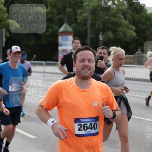 29.06.2025 - hella hamburg halbmarathon Jannik Wohlers http://msf.ph/oto/8300472 29.06.2025 10:37:11 Lombardsbrücke 1475, 2199, 2640, 2853, 3230, 3633, 5171, 5186, 5790, 5875, 6243, 6821, 6955, 7085, 7124, 7350, 7544, 7777, 8843, 9524, 10476, 10506, 10798, 10919, 11183, 11801, 11888, 12123, 12242, 12254, 12472, 12762, 12824, 12935, 14130, 14282, 14657, 16032, 16303, 16582, 16680, 16706, 16837, 17305, 17307, 17355, 17793, 17798, 17965, 18903 meine-sportfotos.de