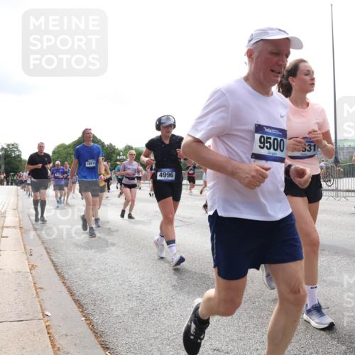 29.06.2025 - hella hamburg halbmarathon Lena Gebhardt http://msf.ph/oto/8300493 29.06.2025 10:37:03 Lombardsbrücke 18918, 4996, 9500, 31, 1022, 1118, 1253, 1276, 1339, 1488, 1490, 1597, 1819, 1948, 1952, 1954, 2016, 2031, 2072, 2104, 2272, 2480, 2552, 2588, 3127, 3165, 3714, 3873, 3895, 4084, 4097, 4347, 4618, 4733, 4762, 4996, 5146, 5224, 5538, 5560, 5640, 5786, 5789, 5940, 6156, 6172, 6359, 6584, 6804, 7202, 7707, 7773, 8007, 8257, 8258, 8315, 8499, 8758, 8811, 8936, 8937, 9054, 9055, 9295, 9500, 9694, 13265, 15077, 17156, 18152, 18488 meine-sportfotos.de