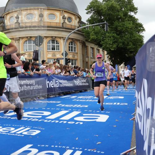 29.06.2025 - hella hamburg halbmarathon Strokosch-Dieckow http://msf.ph/oto/8300529 29.06.2025 10:53:36 Ziel 1030, 1061, 1098, 1499, 1502, 1783, 2058, 2070, 2082, 2518, 2630, 3399, 3819, 5399, 5866, 6628, 6762, 10549, 10895, 11588, 11589, 11604, 12632, 13865, 14702, 14818, 15061, 15113, 15441, 15497, 15856, 16092, 17482, 17710, 18143, 18450, 18514, 18612, 18666, 18715 meine-sportfotos.de