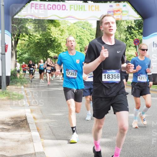 29.06.2025 - hella hamburg halbmarathon MichiJ http://msf.ph/oto/8300537 29.06.2025 10:34:39 Zwischen KM18-KM19 4497, 5528, 5889, 7335, 8142, 9794, 11077, 11858, 12171, 12269, 12706, 12724, 12891, 13303, 14541, 15157, 15825, 17008, 17353, 17461, 17865, 18356, 19127 meine-sportfotos.de