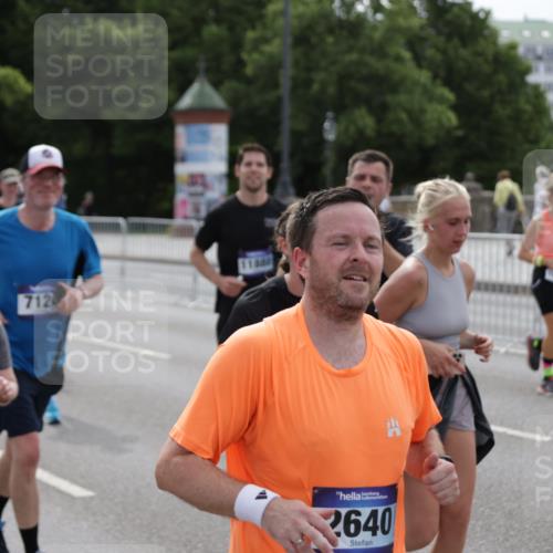 29.06.2025 - hella hamburg halbmarathon Jannik Wohlers http://msf.ph/oto/8300549 29.06.2025 10:37:11 Lombardsbrücke 1475, 2199, 2640, 2853, 3230, 3633, 5171, 5186, 5790, 5875, 6243, 6821, 6955, 7085, 7124, 7350, 7544, 7777, 8843, 9524, 10476, 10506, 10798, 10919, 11183, 11801, 11888, 12123, 12242, 12254, 12472, 12762, 12824, 12935, 14130, 14282, 14657, 16032, 16303, 16582, 16680, 16706, 16837, 17305, 17307, 17355, 17793, 17798, 17965, 18903 meine-sportfotos.de