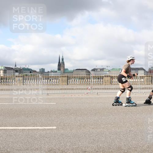 29.06.2025 - hella hamburg halbmarathon Lena Gebhardt http://msf.ph/oto/8300568 29.06.2025 09:06:20 Lombardsbrücke  meine-sportfotos.de